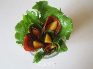 黄金馒头片配火腿蜜桃生菜卷的做法步骤：5