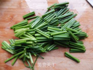 韭菜苔炒鸡蛋的做法步骤：2