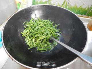 韭菜苔炒鸡蛋的做法步骤：6
