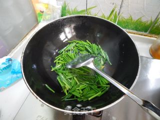 韭菜苔炒鸡蛋的做法步骤：7