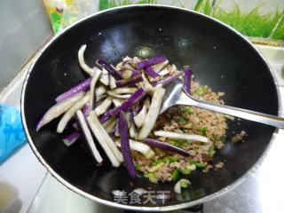 砂锅肉茄子煲的做法步骤：15