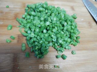 鸡蛋煎豆角的做法步骤：1