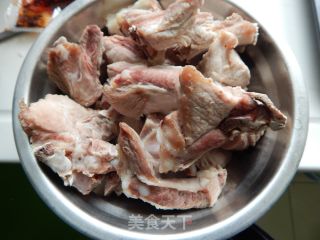 小土豆红烧排骨的做法步骤：1