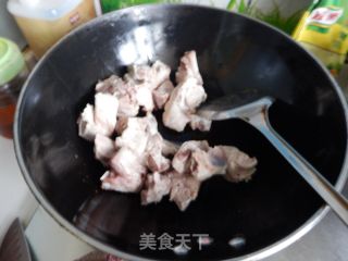 小土豆红烧排骨的做法步骤：2