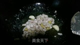 青红椒肉丁炒茄子的做法步骤：3
