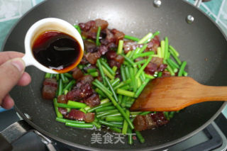 蒜苔炒腊肉的做法步骤：6