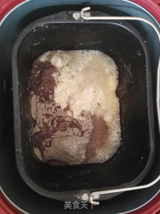 黑米吐司的做法步骤：2