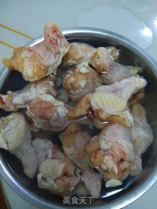 奥尔良鸡翅根的做法步骤：1
