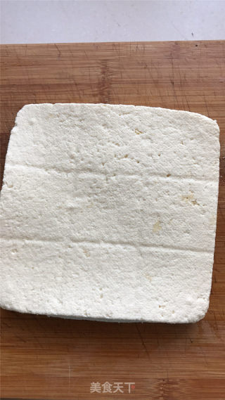鳕鱼炖豆腐的做法步骤：1
