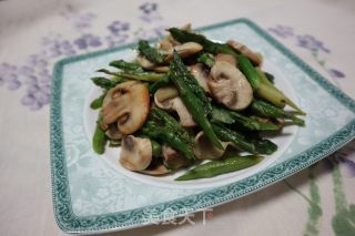 清炒口蘑芦笋的做法步骤：6
