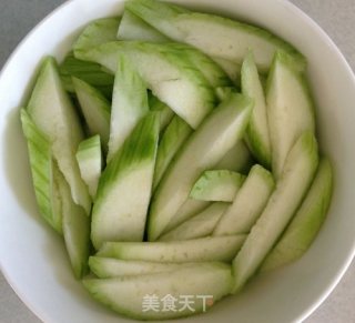 丝瓜何仙菇溜鱼片的做法步骤：2