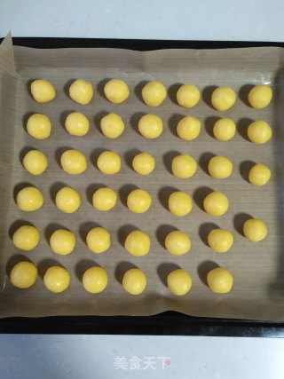 黄金椰蓉球的做法步骤：4
