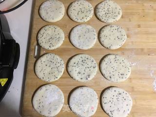 黑芝麻发面烧饼的做法步骤：13