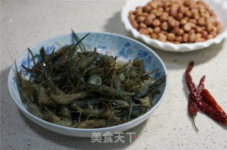 脆香花生河虾的做法步骤：1