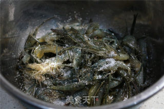脆香花生河虾的做法步骤：2