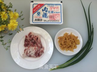 榨菜肉末蒸豆腐的做法步骤：1