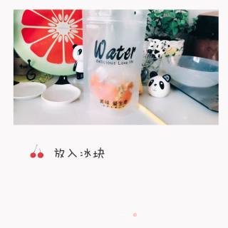 一款超火的自制排毒养颜水的做法步骤：4