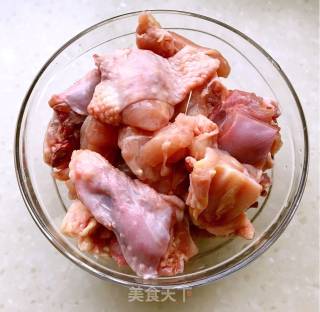 黄焖鸡的做法步骤：1