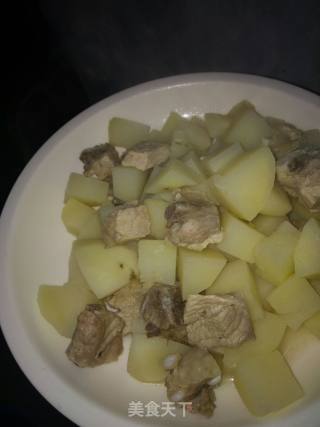 土豆烧排骨的做法步骤：5