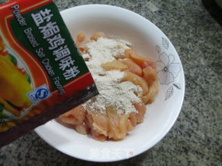 盐焗鸡柳的做法步骤：4