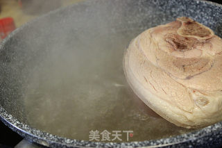 【每日新品】红烧蹄髈的做法步骤：2