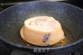 【每日新品】红烧蹄髈的做法步骤：3