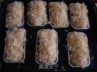 沙拉奶酪肉松面包的做法步骤：9