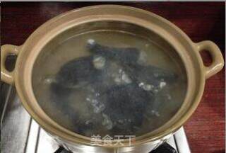 虫草花乌鸡滋补汤的做法步骤：5