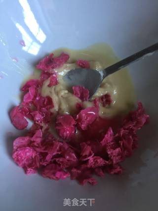 好吃到哭的玫瑰花西葫芦丝的做法步骤：1