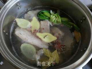 百里香烤猪排的做法步骤：2