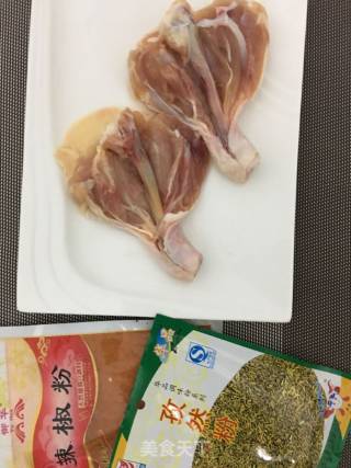孜然煎鸡腿的做法步骤：1