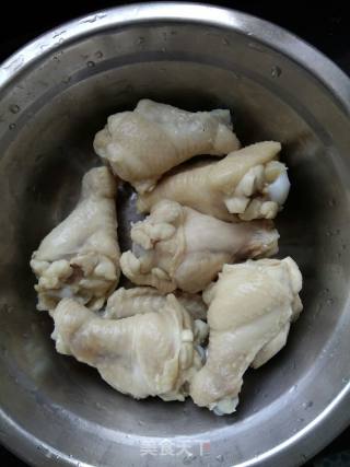 可乐鸡翅根的做法步骤：1