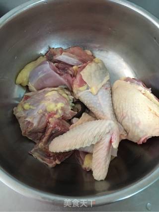 香菇炖鸡的做法步骤：2