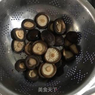 香菇炖鸡的做法步骤：3
