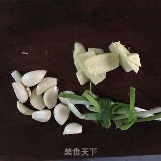 香菇炖鸡的做法步骤：4