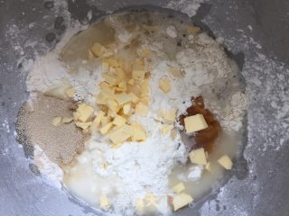 核桃无花果欧包的做法步骤：3