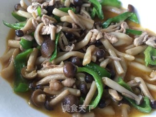 十分钟搞定的快手菜——肉丝蟹味菇的做法步骤：5