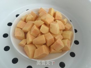 变个花样吃粗粮——红薯面包的做法步骤：3