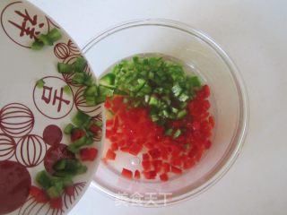 青红椒咸蛋白饼的做法步骤：3