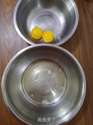 芒果核桃无油纸杯蛋糕的做法步骤：2