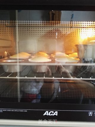 芒果核桃无油纸杯蛋糕的做法步骤：12