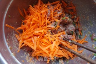 胡萝卜牛肉包的做法步骤：4