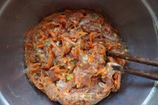 胡萝卜牛肉包的做法步骤：5