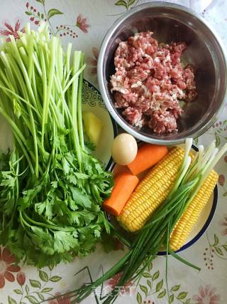 玉米蔬菜猪肉水饺的做法步骤：1