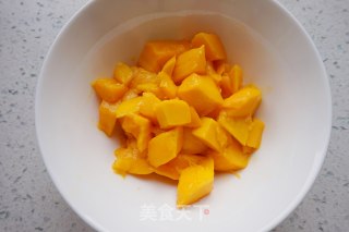 无需搅拌无冰碴芒果冰淇淋的做法步骤：1