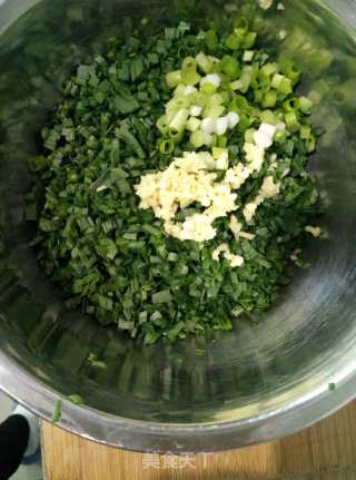 韭菜鸡蛋水饺的做法步骤：2