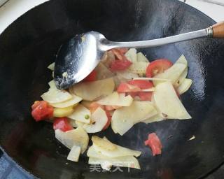 一个人的午餐——西红柿土豆盖浇饭的做法步骤：9