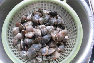 小粉哥花甲米线，教你做美味的锡纸花甲米线的做法步骤：1