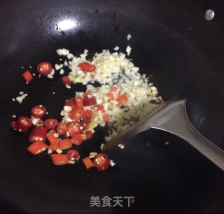 小粉哥花甲米线，教你做美味的锡纸花甲米线的做法步骤：4