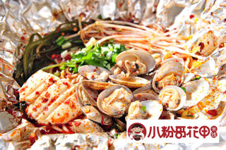 小粉哥花甲米线，教你做美味的锡纸花甲米线的做法步骤：7
